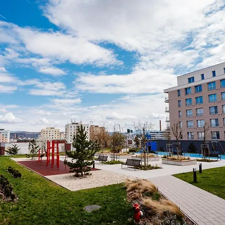 Apartman Ah Vusch Inovecka 2 *